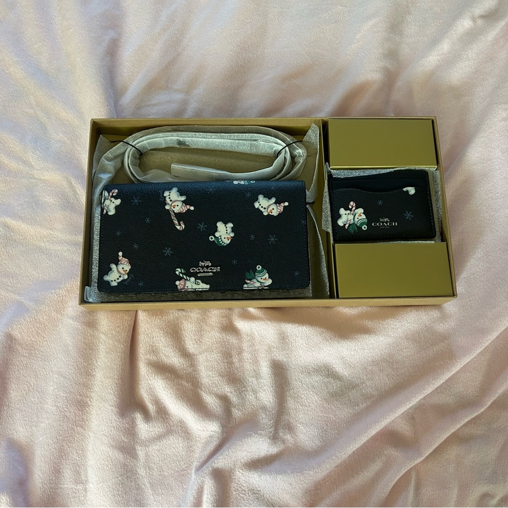 Coach boxed Anna fold clutch crossbody and card case in snowman print ⛄️
